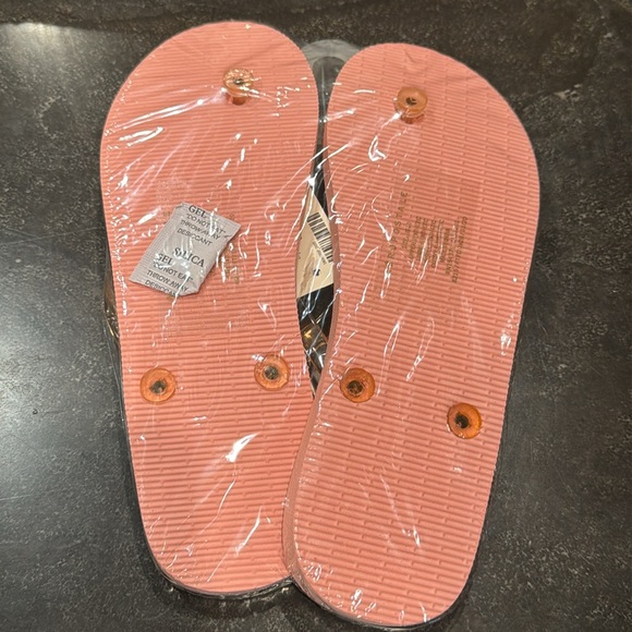 Aeropostale Multi Stripe & Pink Camo Flip Flops Bundle - Picture 6 of 9
